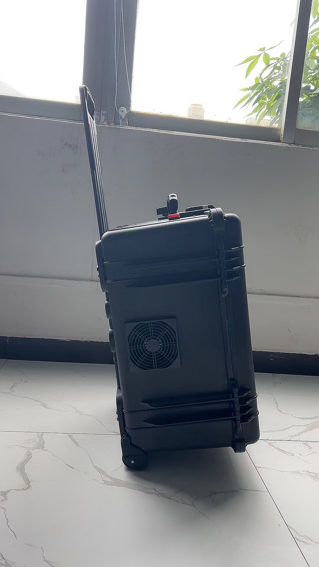 民乐手拉箱型移动通信干扰器